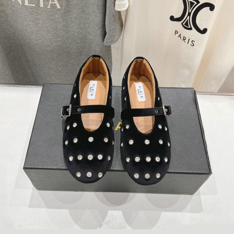 Other flat shoes